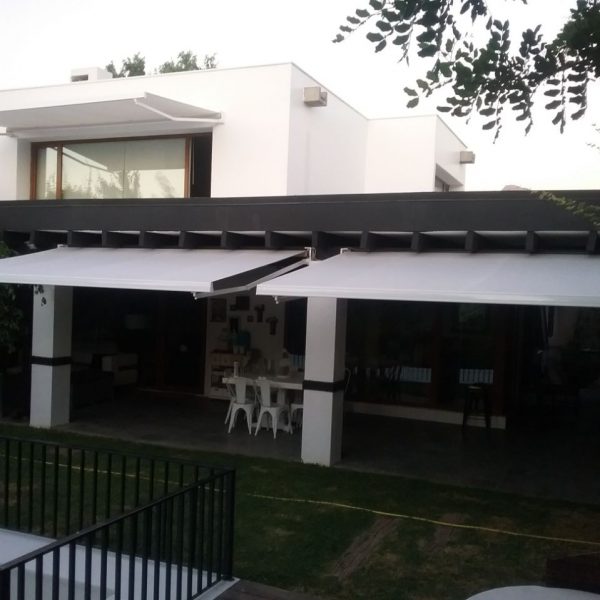 Toldos Verticales y Proyectantes